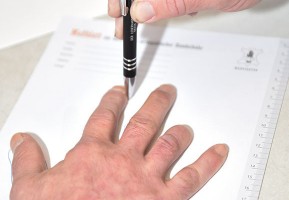 Es ist wichtig für die Passform, dass Sie die Konturen sorgfältig erfassen.