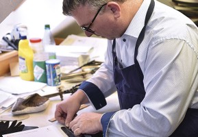 Wir integrieren stützende, schützende und heizende Elemente in Ihren Handschuh.