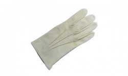For a patient with chrome allergy we have made this orthopaedic glove with chamois tanned leather. This special leather is available undyed (light yellow), brown or black.